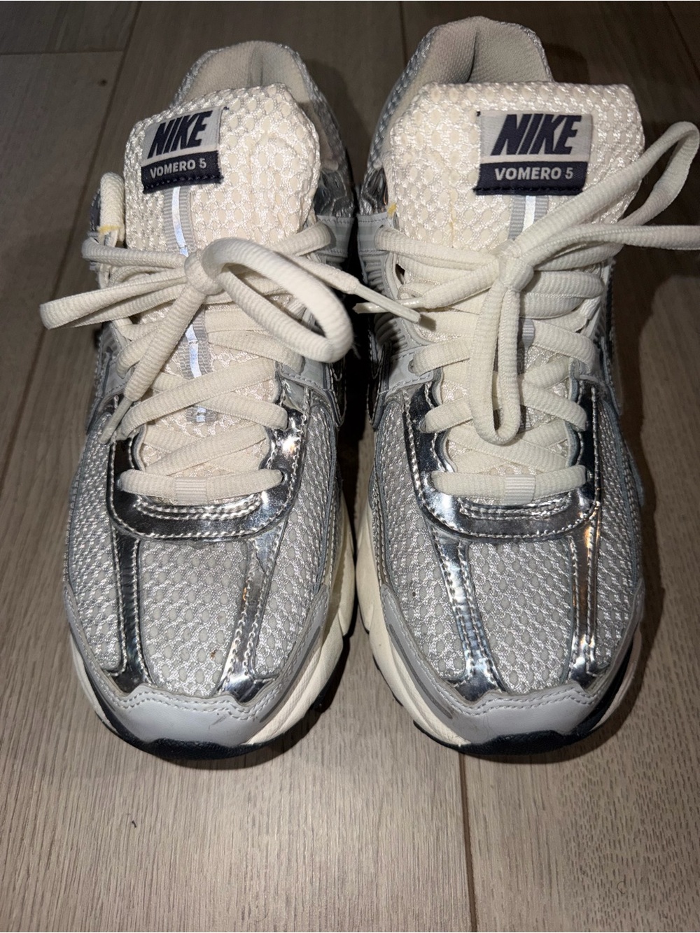 W Nike Vomero 5 - White & Metallic Silver WOMEN US SIZE 10.5 Men SIZE (9) - Picture 2 of 7